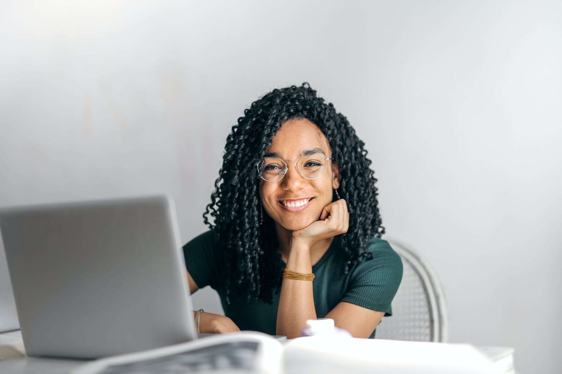 Read more about the article What Are the Benefits of Employees Who Work Remotely?